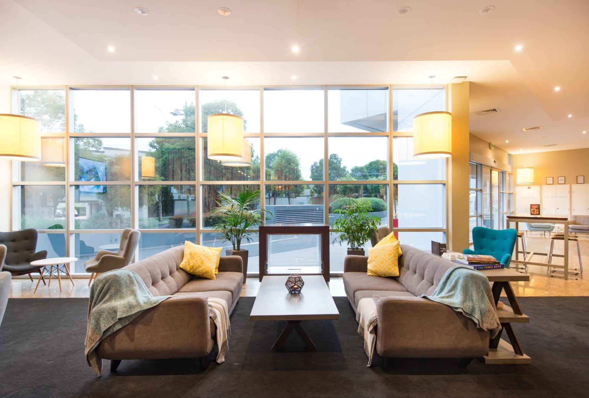 Ibis Melbourne - Глен Уейвърли Екстериор снимка